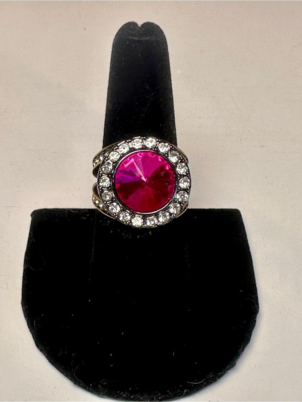 Kurt Geiger Octavia Fuchsia Center Crystal Halo Ring NWT